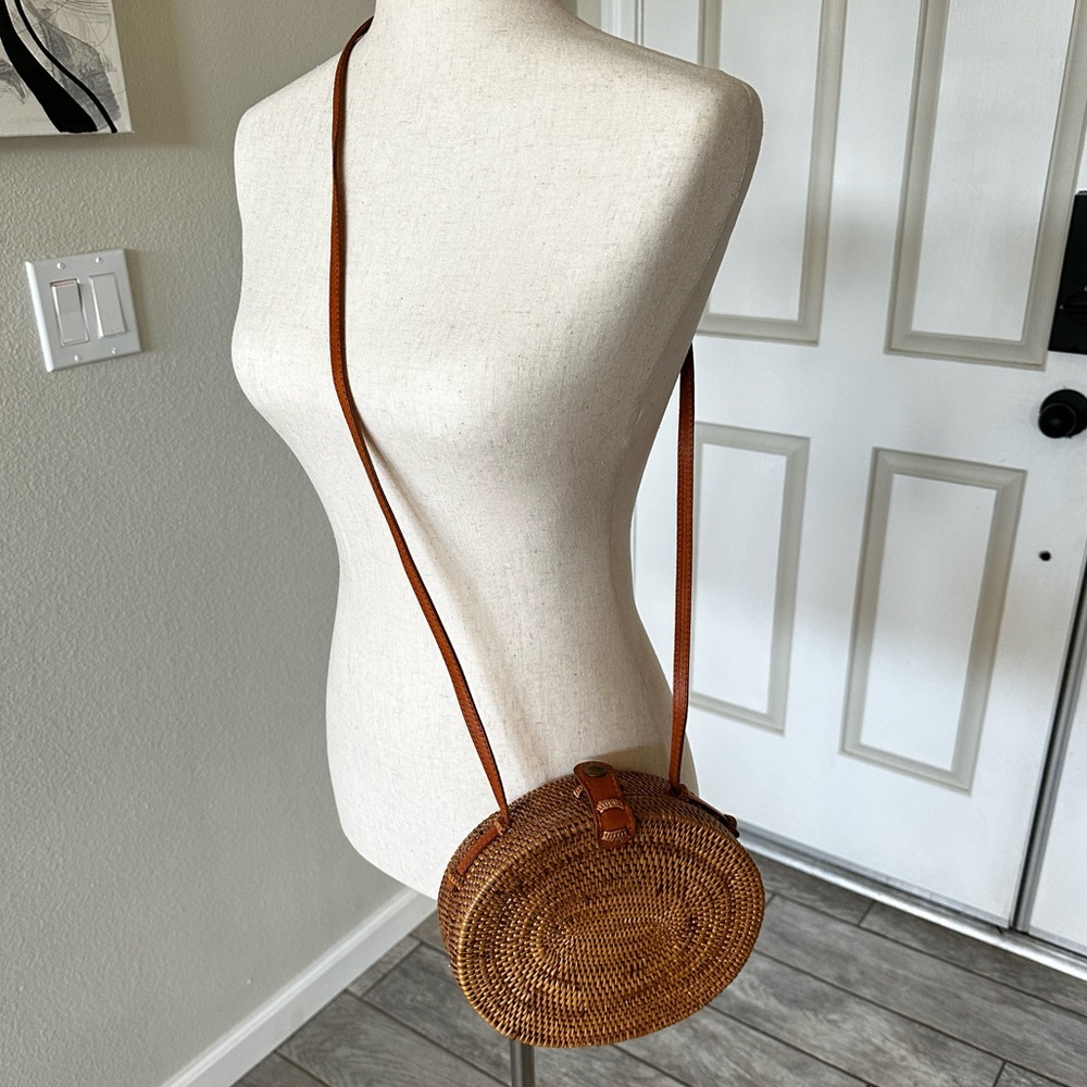 Small wicker lined crossbody summer handbag bag structured blue lined vintage